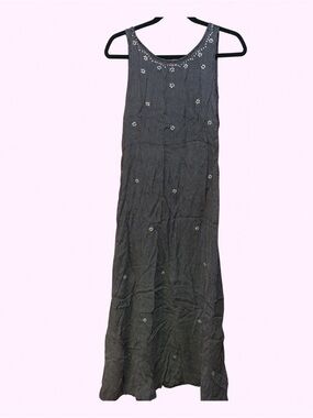 Sleeveless Black Maxi Dress with Delicate Floral Accents